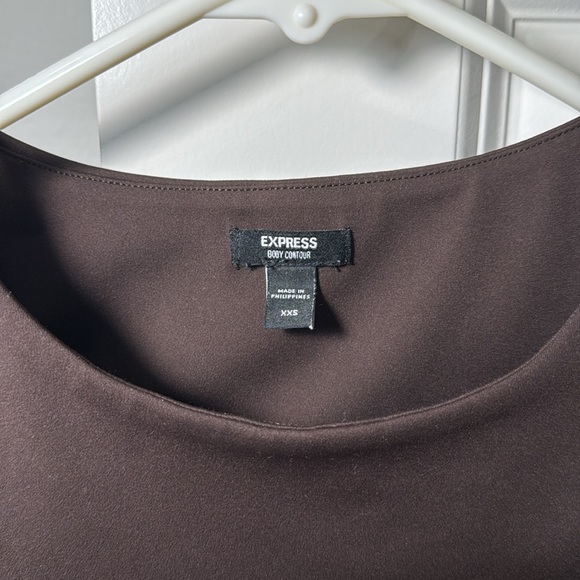 Express XXS Body Contour Tee - Picture 2 of 2